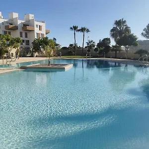 https://modern-seafront-flat-with-a-private-garage.tenerifehoteles.net